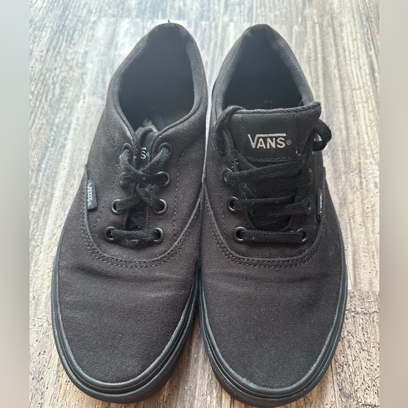Women’s size 7.5 Vans - Picture 1 of 4